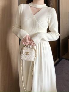 游小姿【黑珍珠】V领针织连衣裙气质女人味温柔打底裙修身显瘦裙