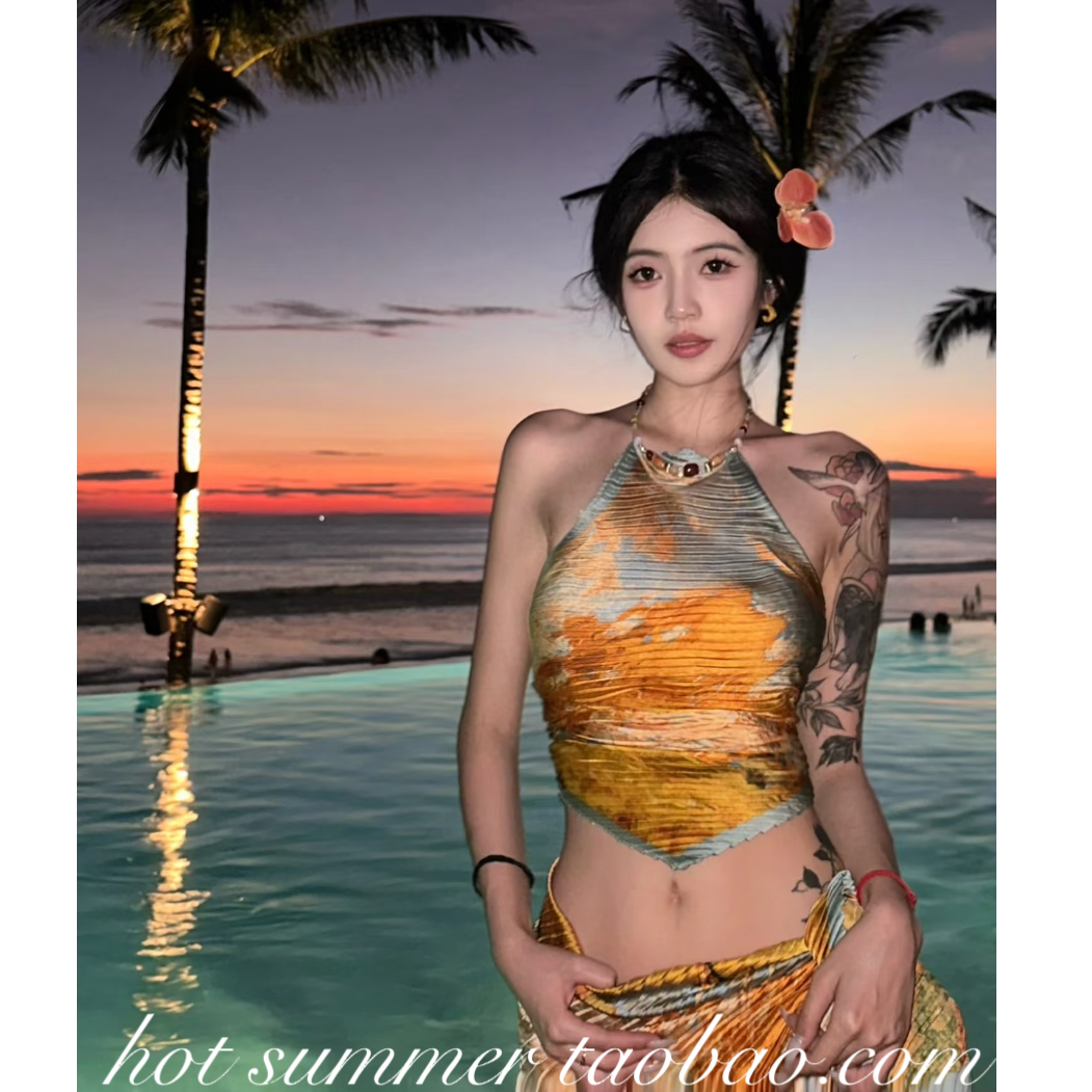 泰式油画风高级感褶皱肚兜辣妹挂脖露背性感显瘦度假分体泳衣女夏
