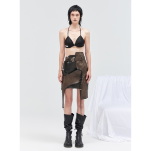 24ans Stitch leather skirt 这皮裙子结构剪裁挺复杂 不是很好抄