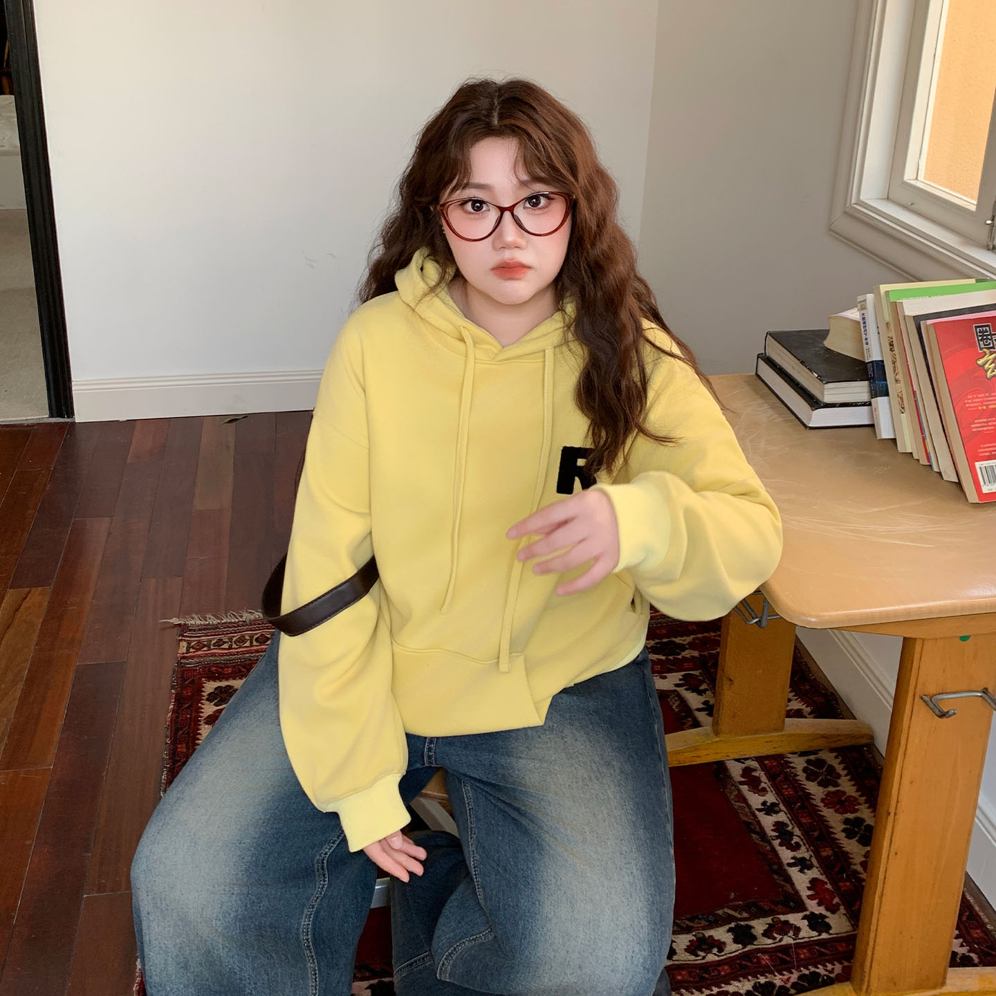 YUZI鱼子牛奶丝连帽卫衣特大码