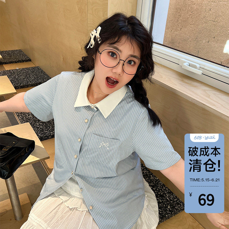 YUZI鱼子冰蓝条纹短袖衬衫大码女装夏季微胖mm显瘦遮肉刺绣氧气衫