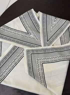 郑沅沅 韩系波点三角巾 清爽百搭 3.14