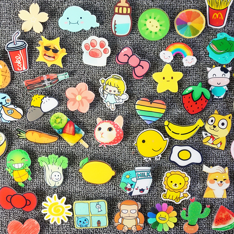 ins胸针日系可爱卡通个性logo女