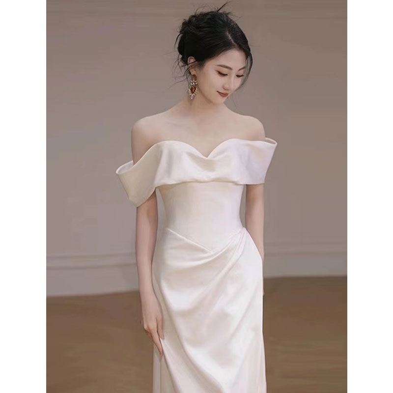 大码轻婚纱一字肩缎面婚纱胖MM气质修身显瘦晚礼服新娘结婚出门纱