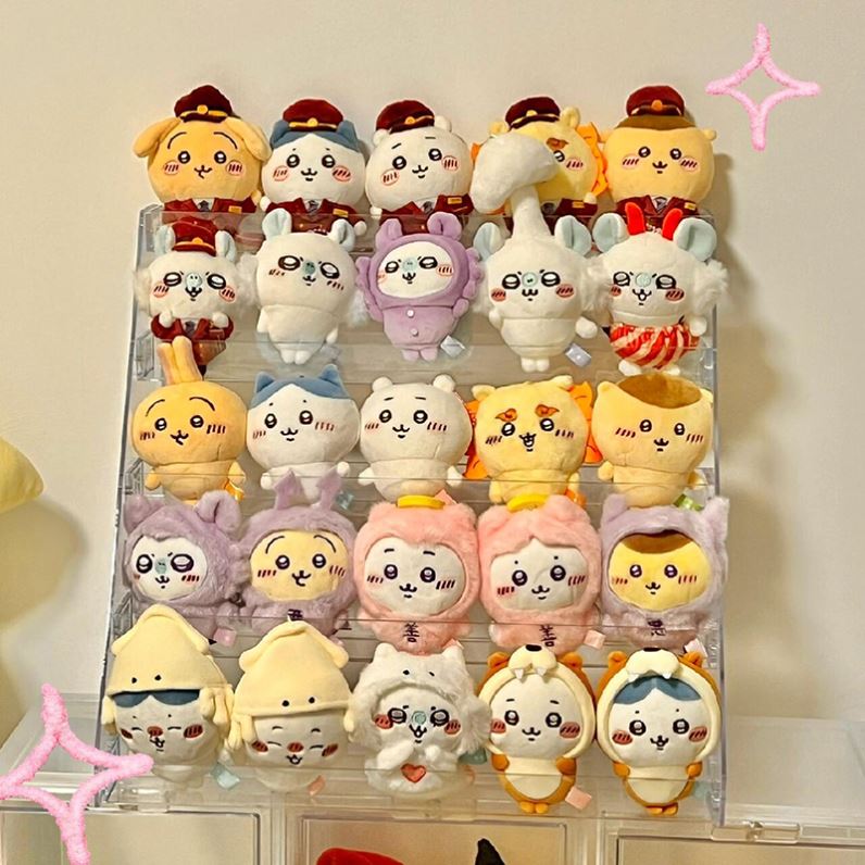 棉花娃娃收纳chiikawa玩偶挂件展示架吉伊毛绒公仔展示盒透明阶梯