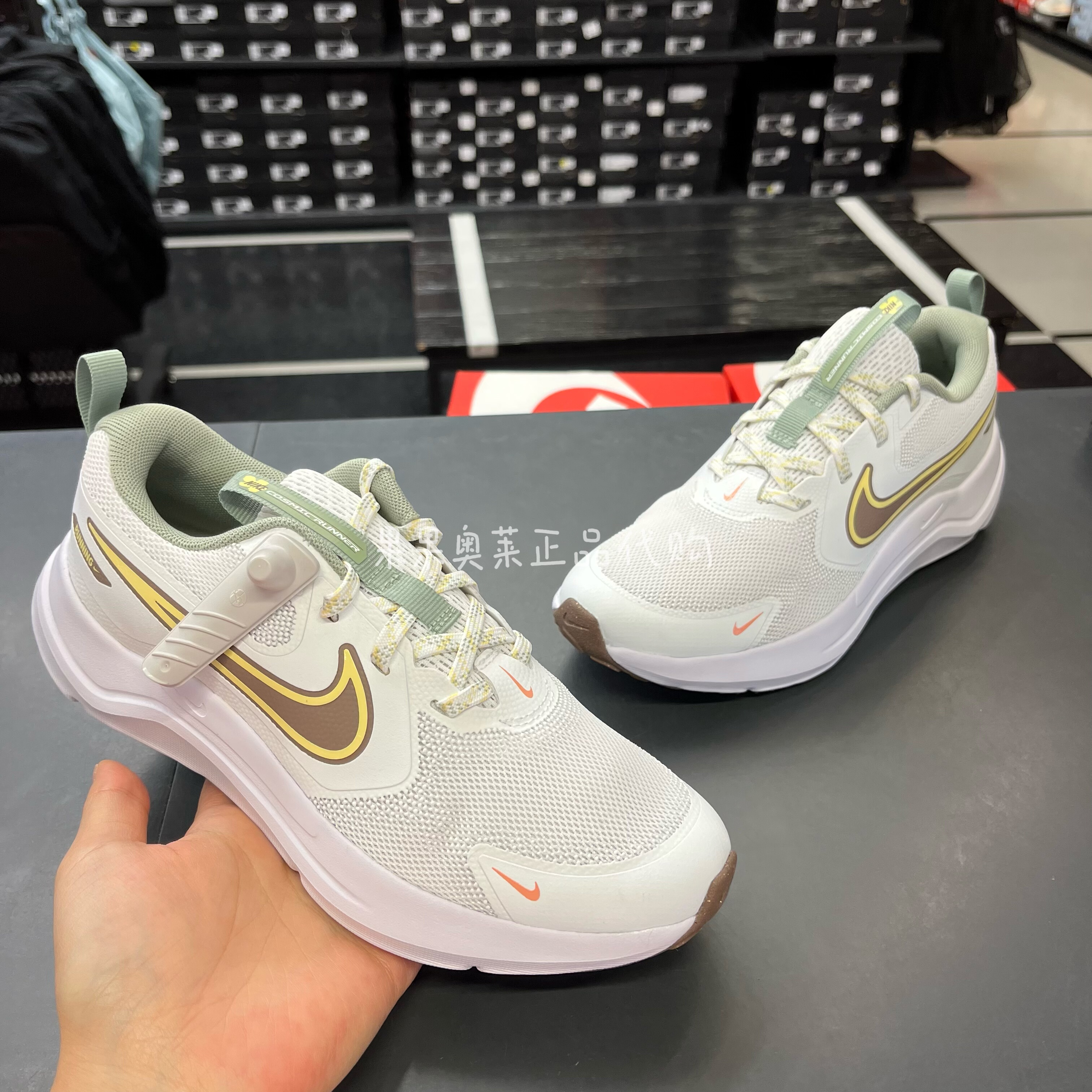 耐克NIKE COSMIC RUNNER 宇宙一号大童透气跑步鞋HV6007-121