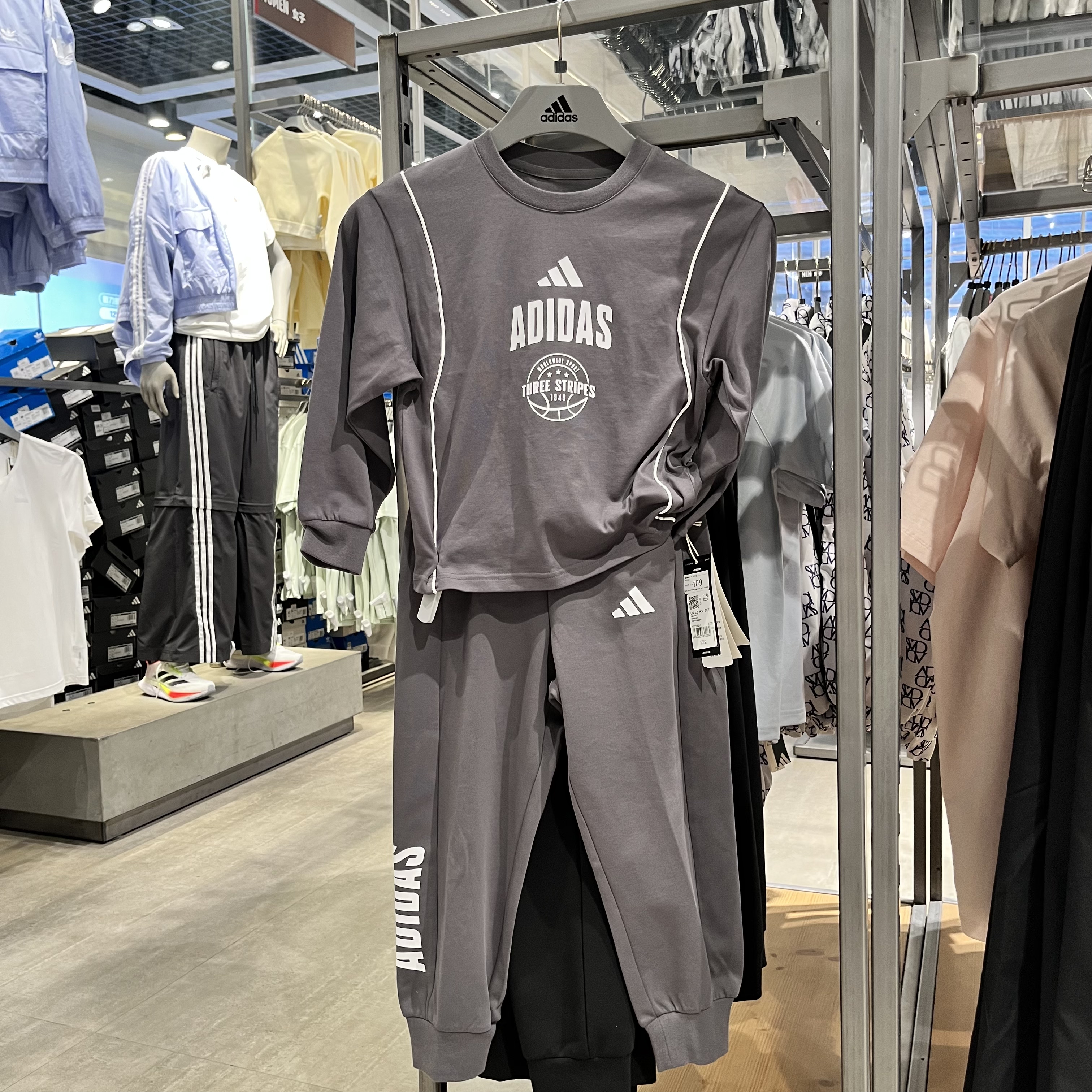 Adidas/阿迪达斯 早秋新款儿童套装舒适透气运动休闲两件套KC1551