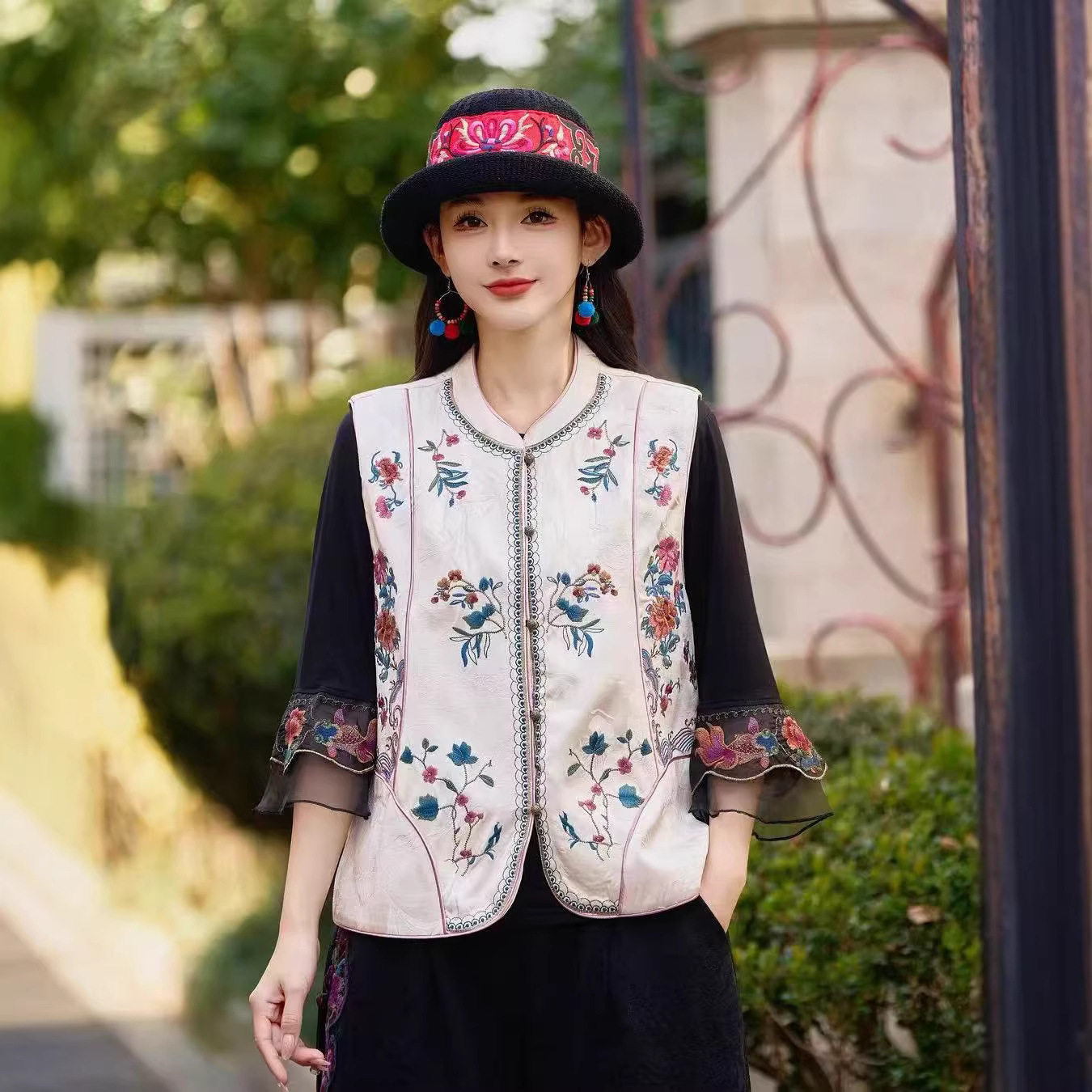 26年春款马甲女复古民族风开衫刺绣马夹新款国风坎肩宽松缎面背心