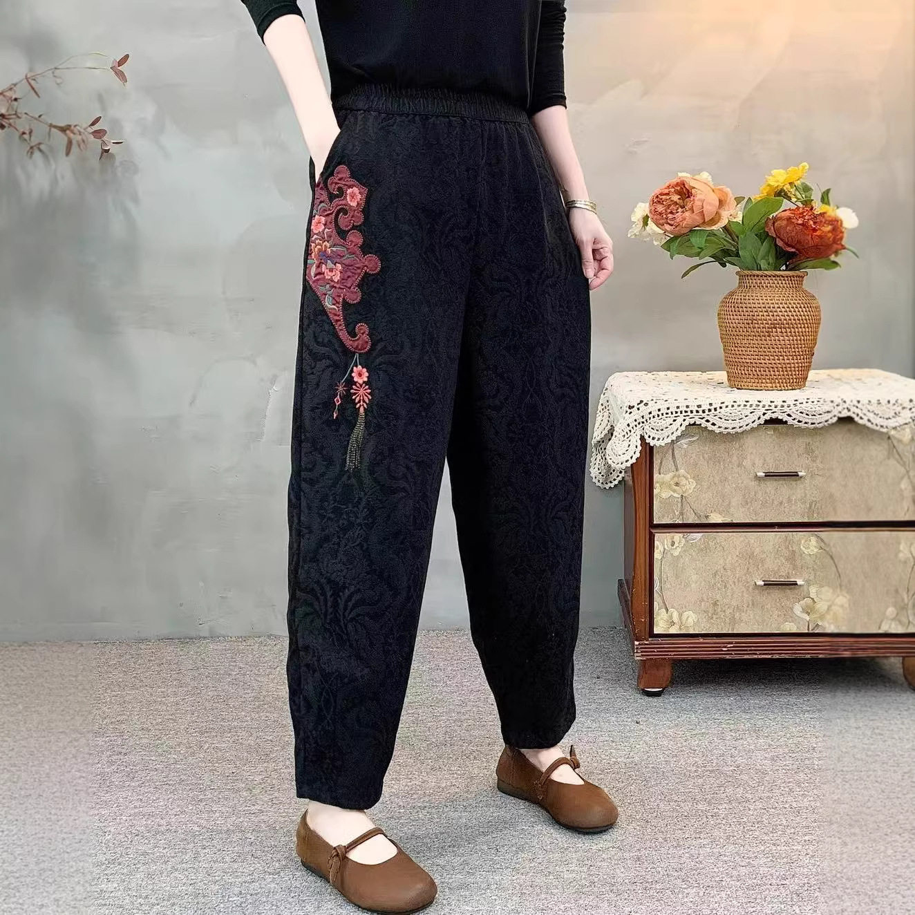 2026年春款休闲裤新款女棉麻提花刺绣哈伦裤松紧腰九分裤国风裤子