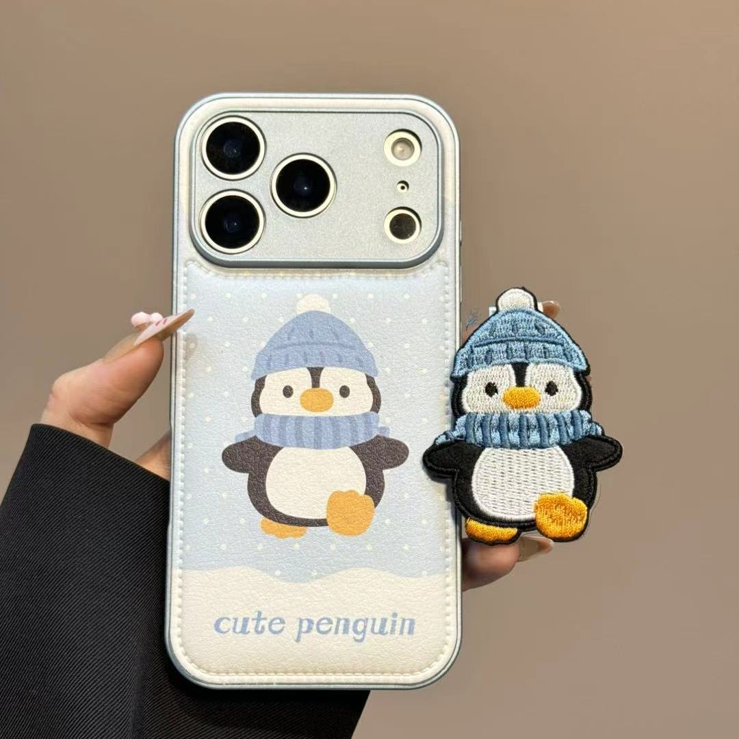 秋冬皮质刺绣新款企鹅手机壳适用iPhone17_16卡通Pura80小众mate70卡通小米17可爱Reno15小众vivos30全包x300