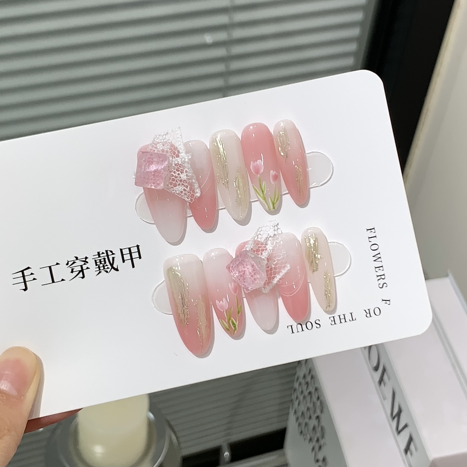 纯手工美甲穿戴甲中长款杏仁裸色渐变蕾丝手绘郁金香魔镜方钻粉黛