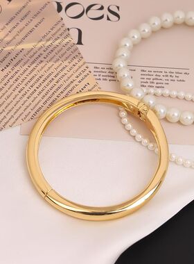 弹簧式弧形光面金属手镯女 2026夏季新潮时尚轻奢网红气质手饰品