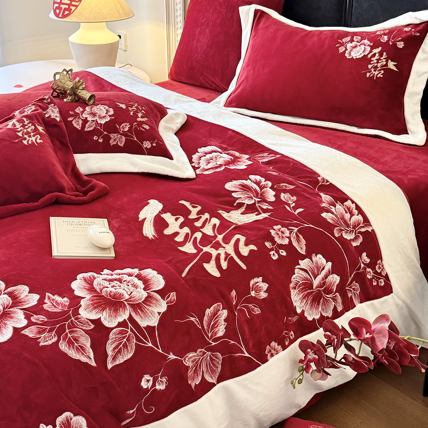 冬季加厚保暖牛奶绒婚庆四件套花卉刺绣被套红色珊瑚绒结婚用床品