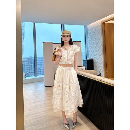 NancyCavally镂空蕾丝绣小衫套装