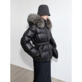 NancyCavally专柜款 蓄热保暖95白鹅绒 蓬松银狐大毛领微廓羽绒服