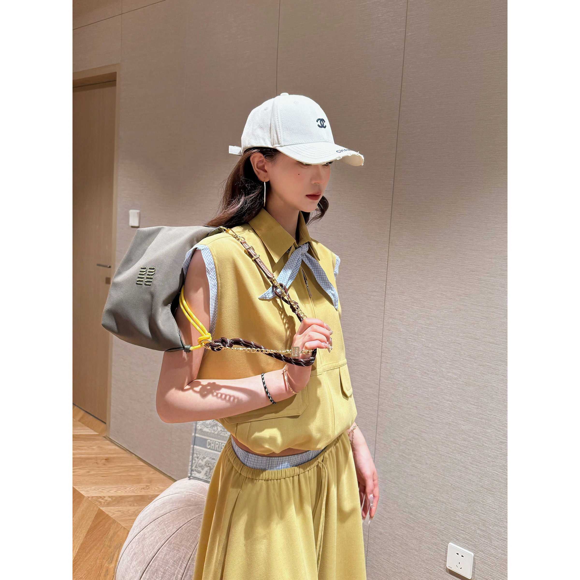 NancyCavally专柜款爽滑肌理花纱 miu系撞色可拆兔耳领结工装套装