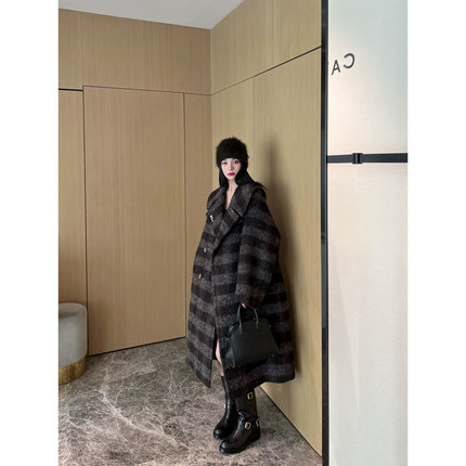 NancyCavally奢选羊驼/羊毛混纺  花式圈圈纱翻领廓形格纹呢大衣