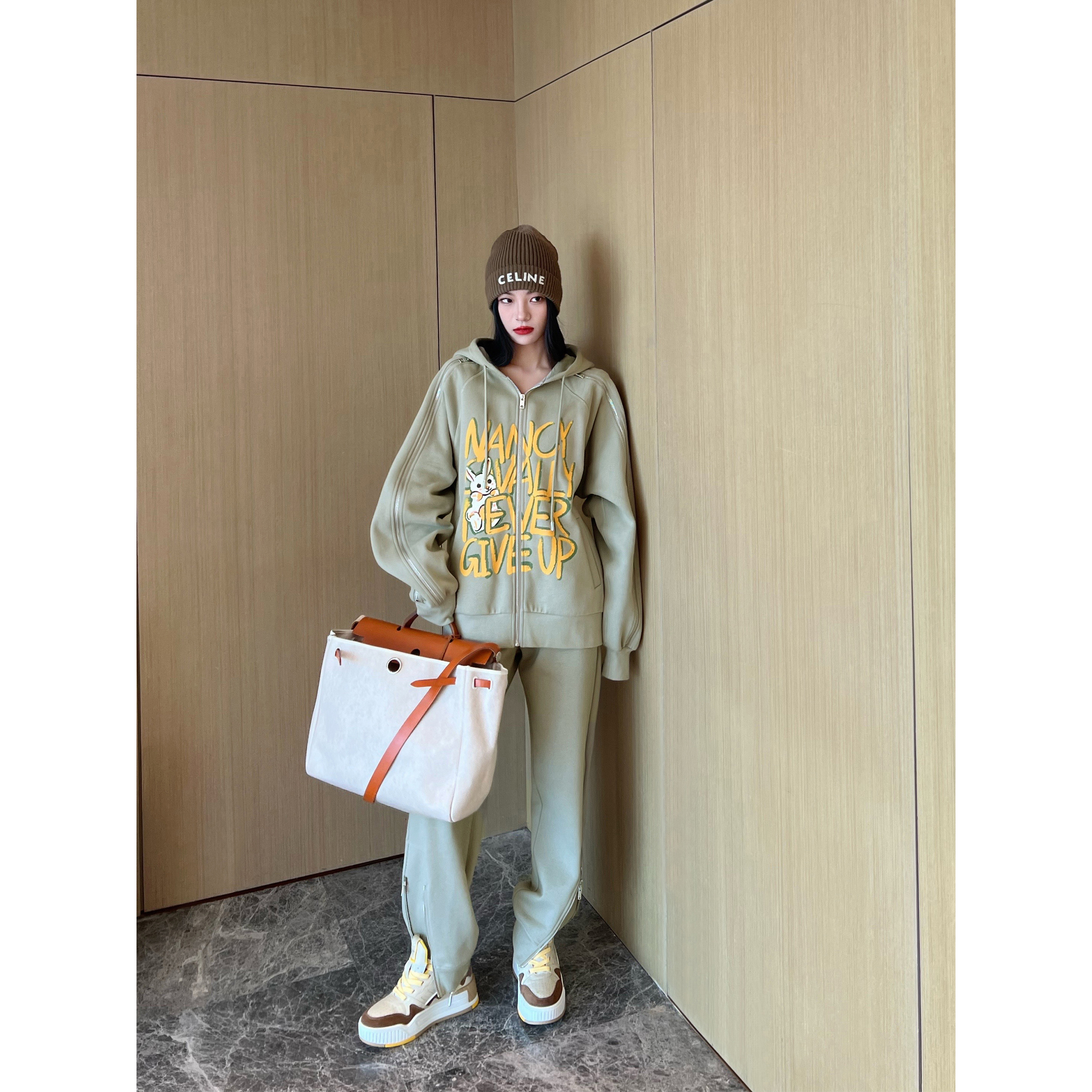 NancyCavally拉链露肩加绒卫衣