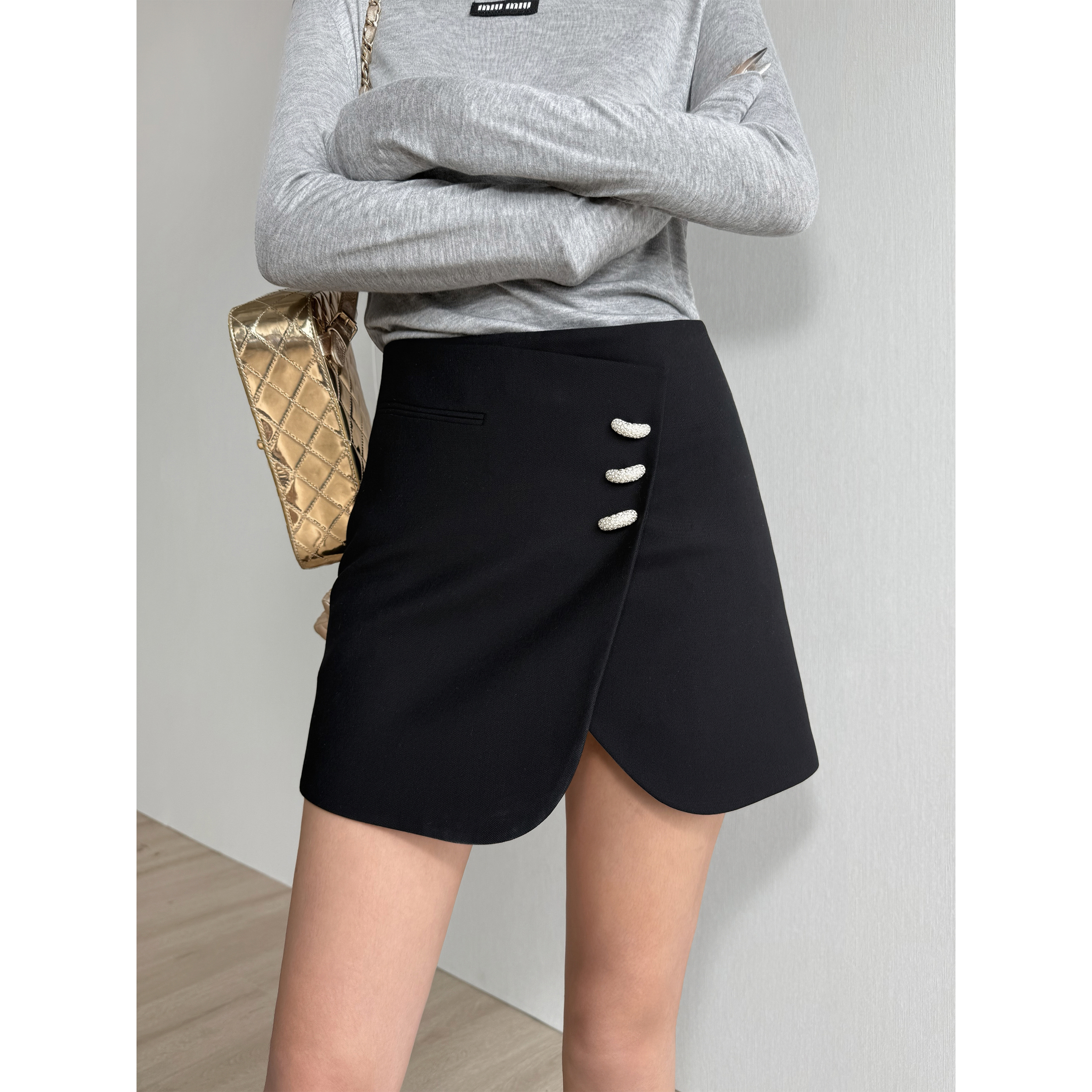 NancyCavally经典错落月牙扣短裙