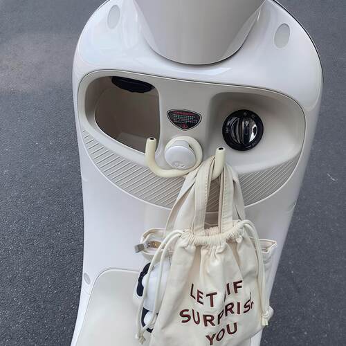 电动车前置挂钩可弯曲便捷