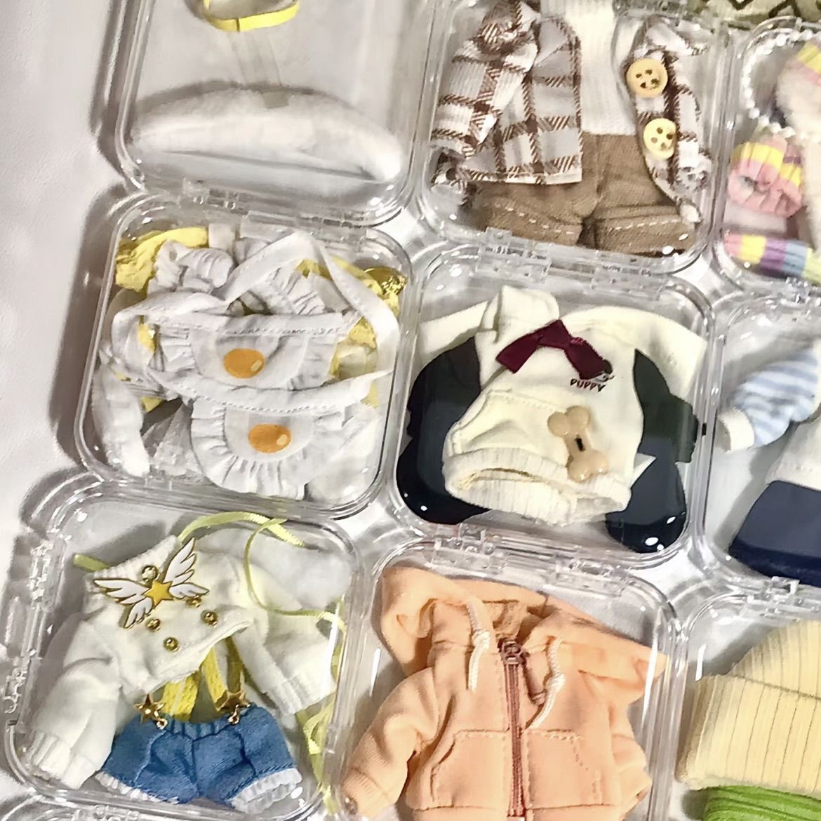 棉花娃娃衣物收纳盒透明防尘整理盒ob11迷你衣帽间bjd衣服展示盒