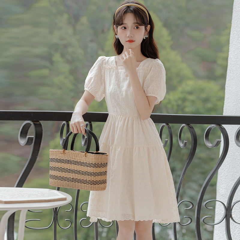 少女连衣裙2025新款初高中学生夏季学院风法式甜美泡泡袖刺绣长裙