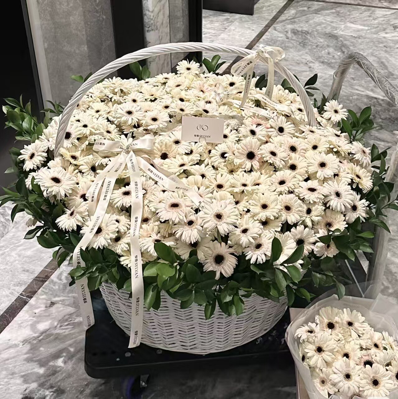 特大号白色喜庆生日编织手提花篮图片