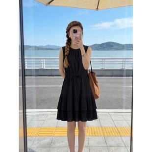奢华2026夏季新款小个子穿搭系带收腰显瘦赫本风黑色无袖连衣裙女