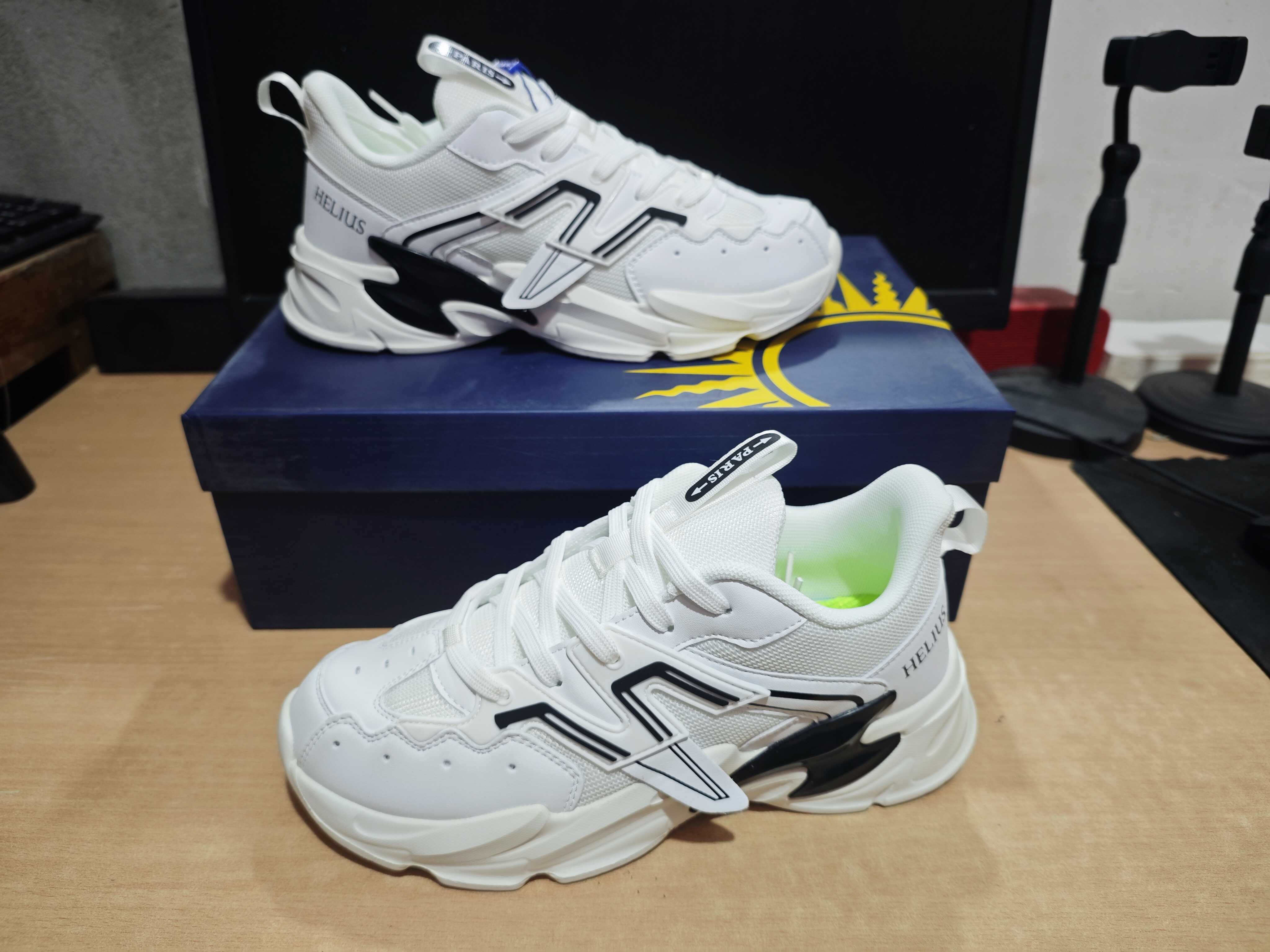 小学生男童女童运动体育课跑步