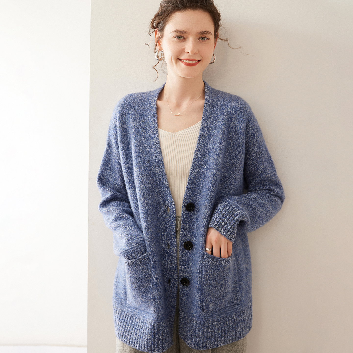 三股加厚大V领纯山羊绒开衫慵懒