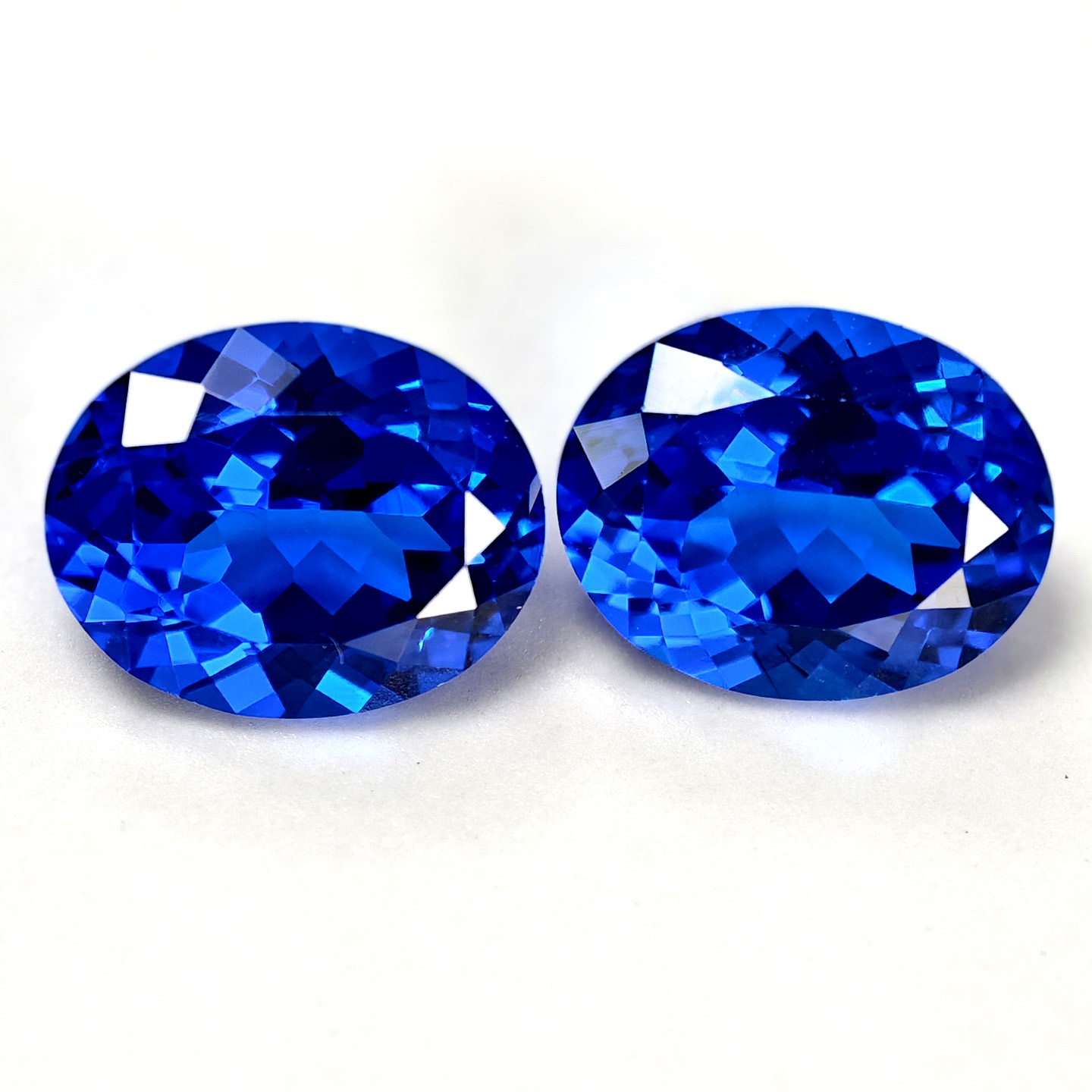 鸟巢高精切蓝小妖培育蓝宝石裸石