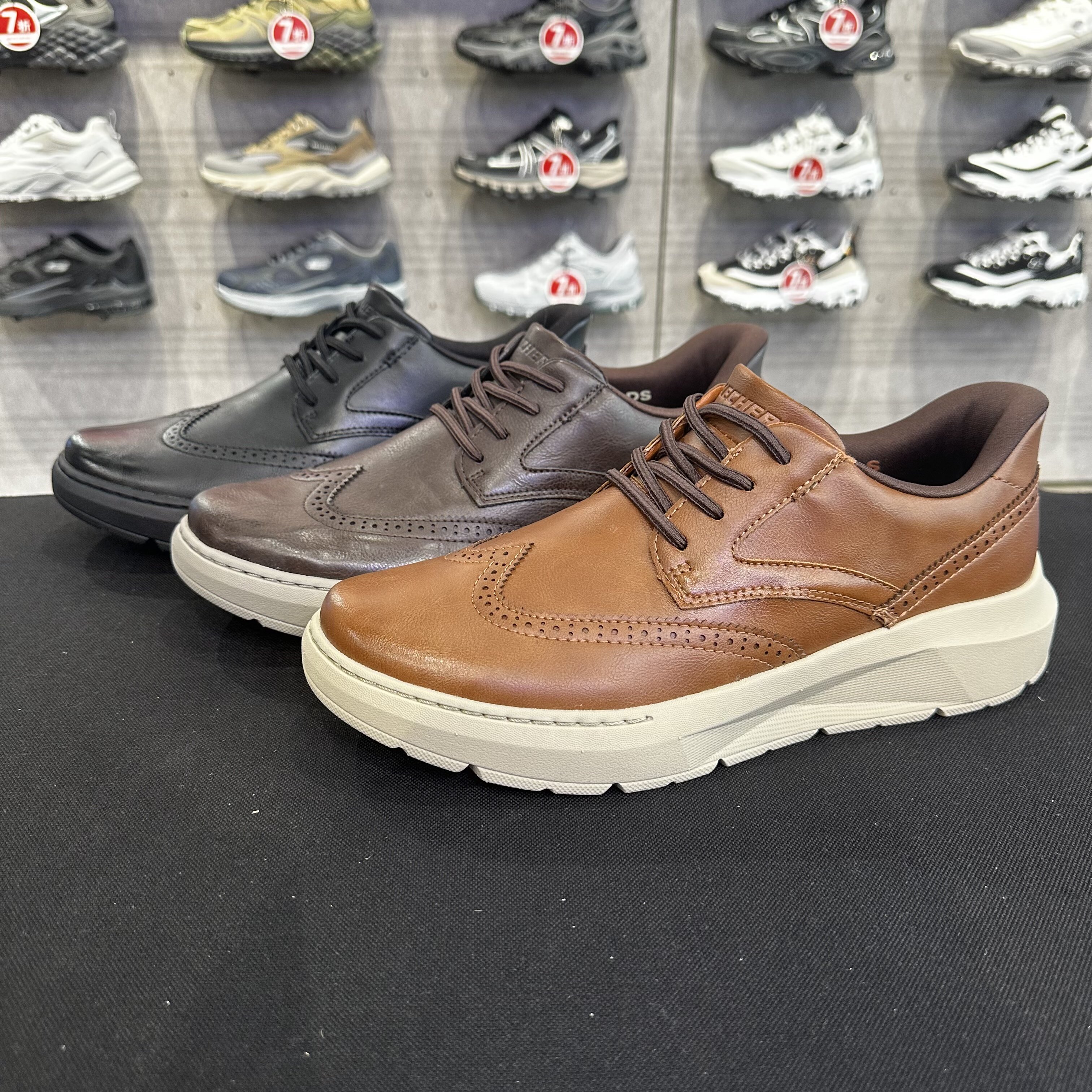 Skechers斯凯奇秋冬男款厚底轻便舒适商务休闲闪穿鞋205704