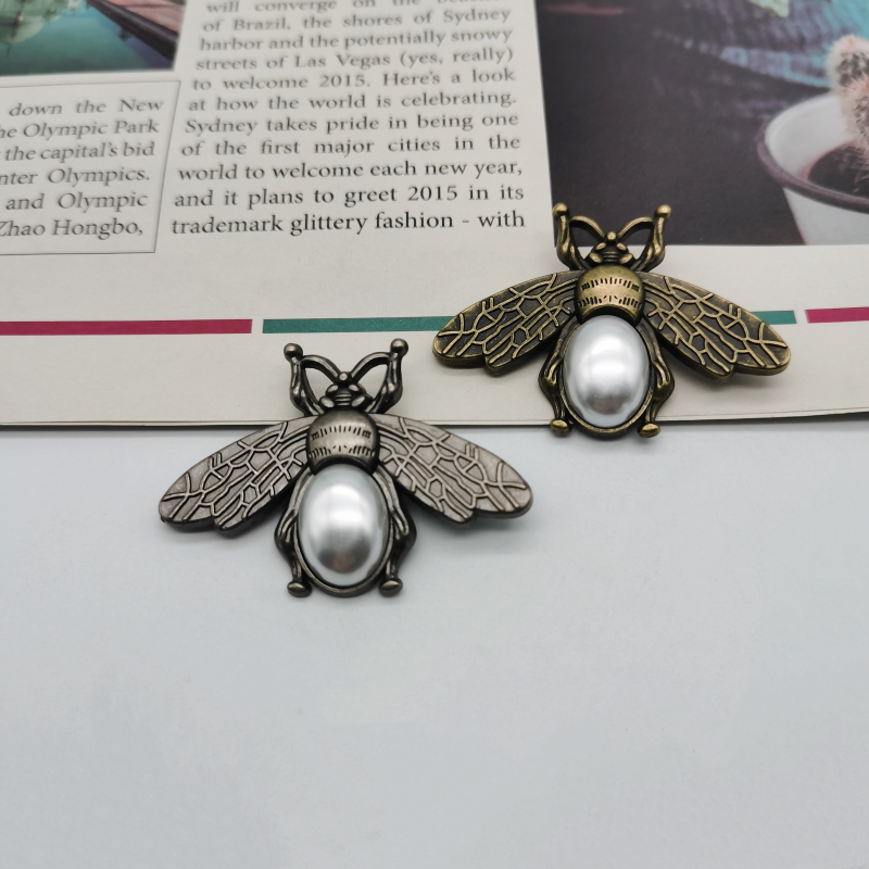 复古小香风蜜蜂胸针女配饰毛衣西装别针大黄蜂领针韩版披肩丝巾扣