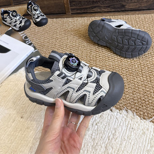 中大童夏后跟镂空设计旋转纽扣式转转运动儿童鞋男童女童透气薄款