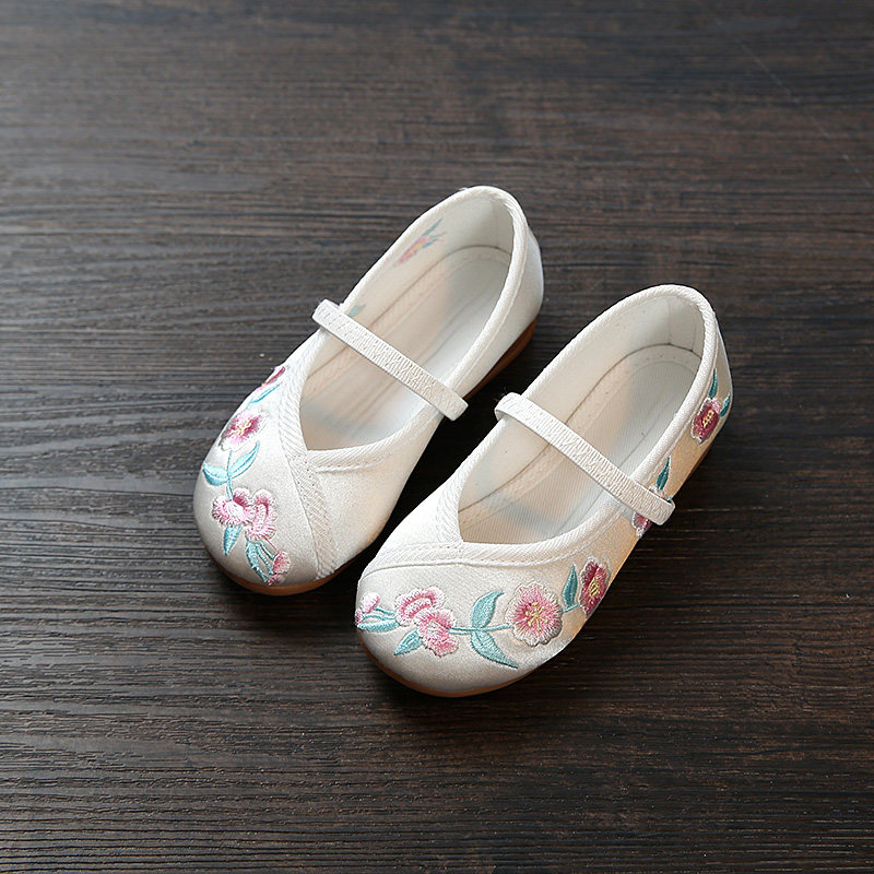 Old Beijing children Embroidered shoes manual Cloth shoes girl Princess shoes Antiquity Cotton-padded shoes Dancing shoes Plush shoesin the Shoes/Baby Shoes/Parent-child shoes , Canvas shoes  category - from Buy2taobao.com to provide professional Taobao agent buy service
