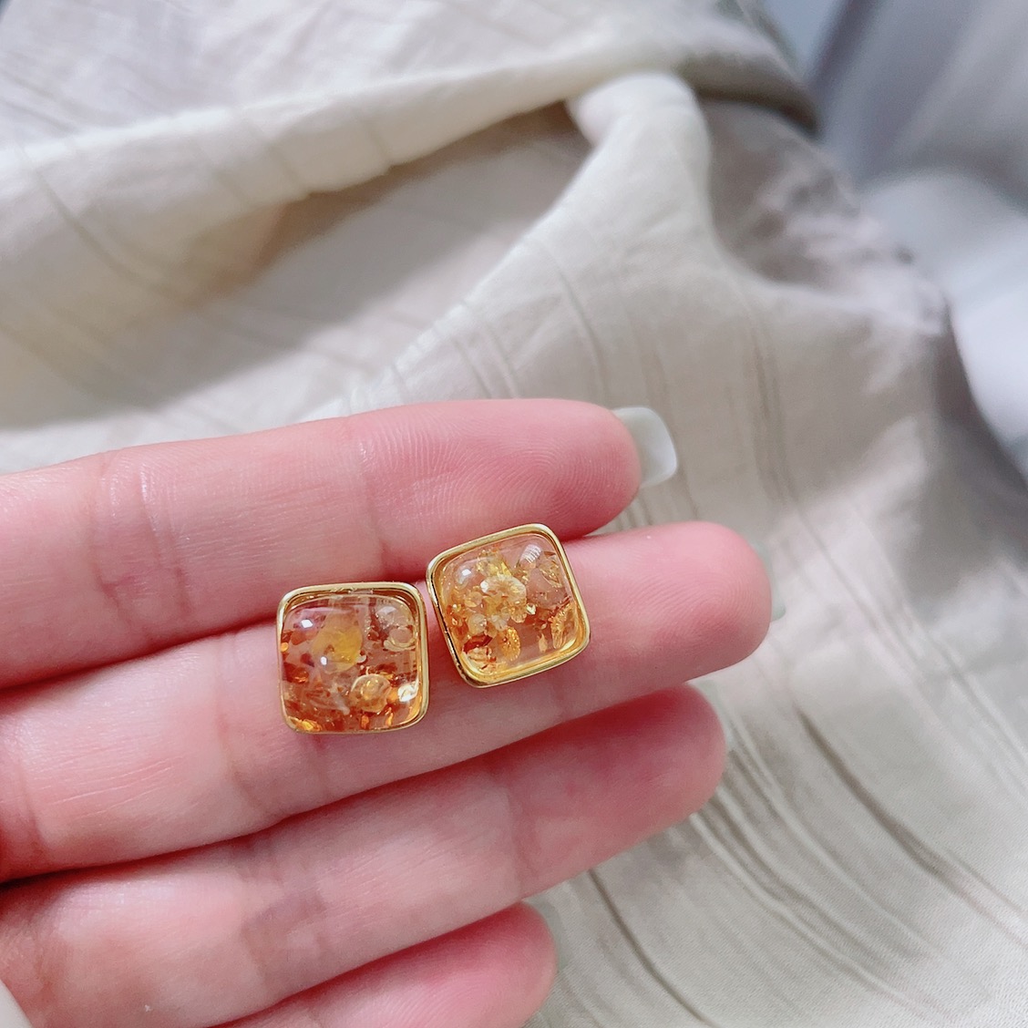 「晶莹」新款方形花珀耳钉防过敏