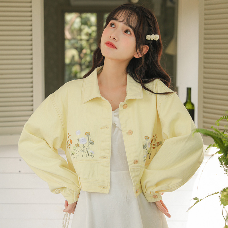 实拍2025秋装新款甜美花朵刺绣翻领牛仔短款外套女