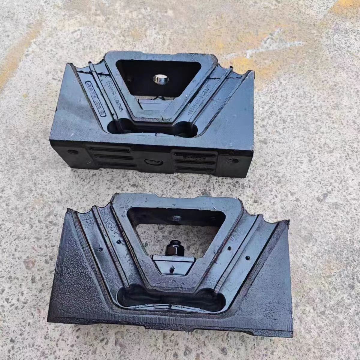 徐工吊车配件25K发动机减震垫发动机前后支撑机脚垫