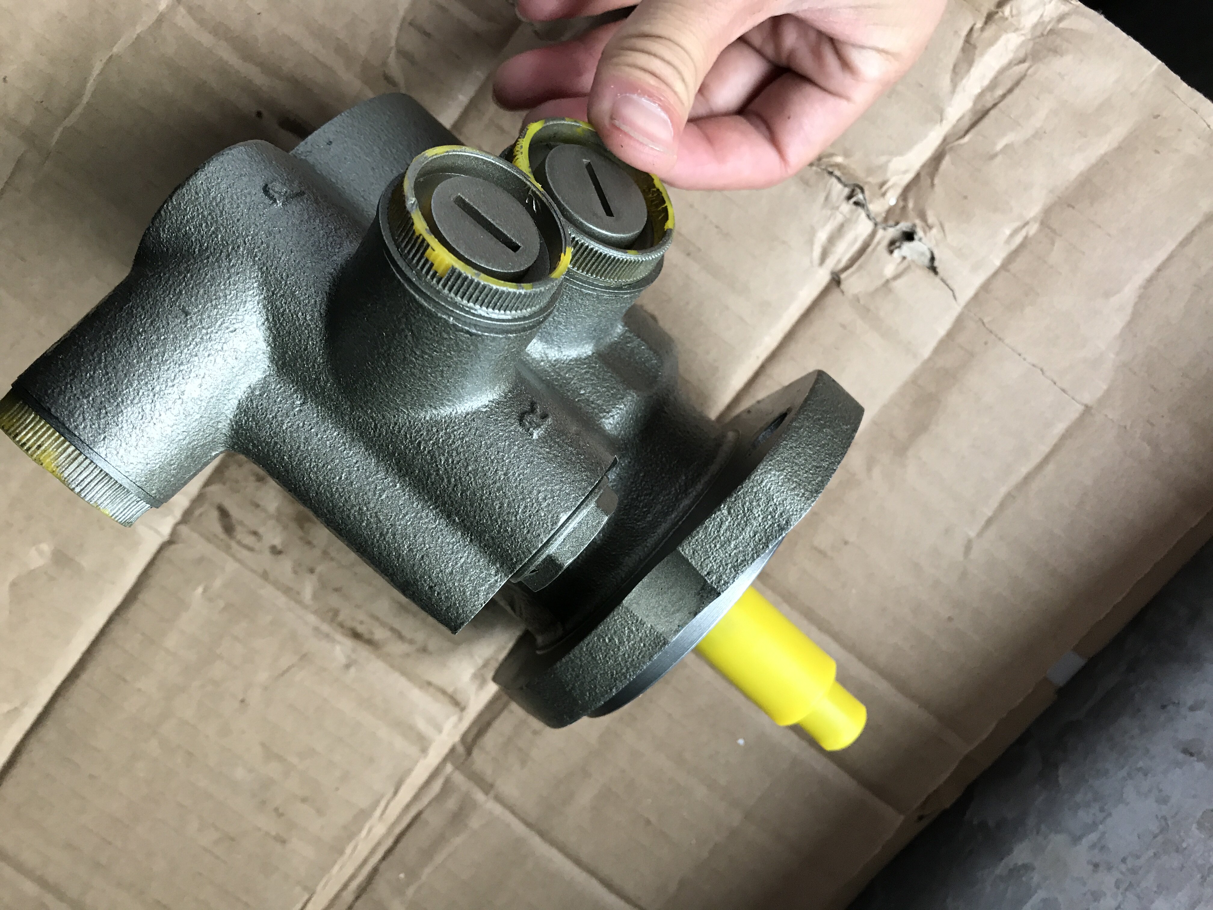 春群适配联合重卡助力泵6K1034-30 发动机助力泵助力缸方向机球头