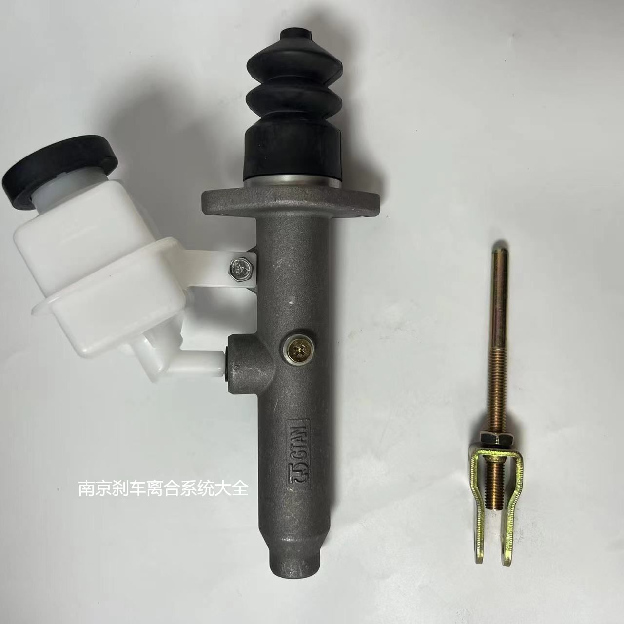 江淮格尔发K7离合器总泵带储油壶 1604010Y8010