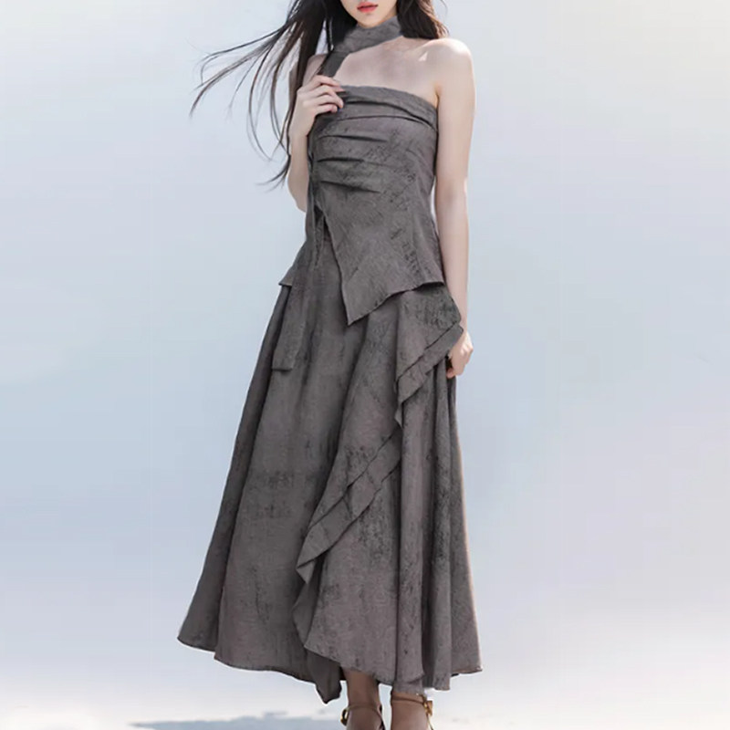 法式灰色抹胸连衣裙女2025超火初夏绝美ootd穿搭一整套不规则长裙