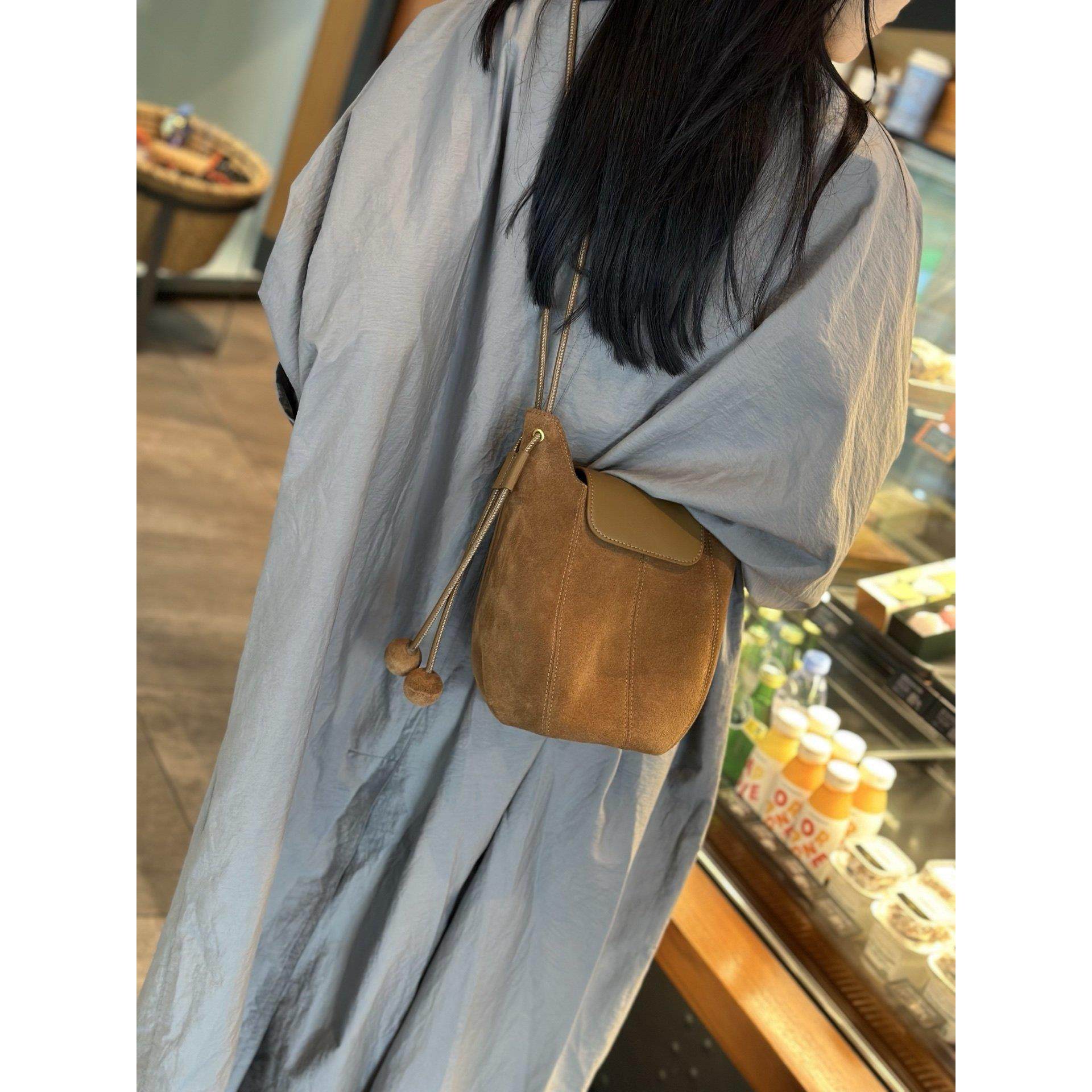 时尚南瓜包女2025新款真皮水桶包磨砂牛皮高级感托特包单肩斜挎包,箱包皮具/热销女包/男包,水桶包,淘宝优惠券,粉丝福利购,淘宝优惠卷