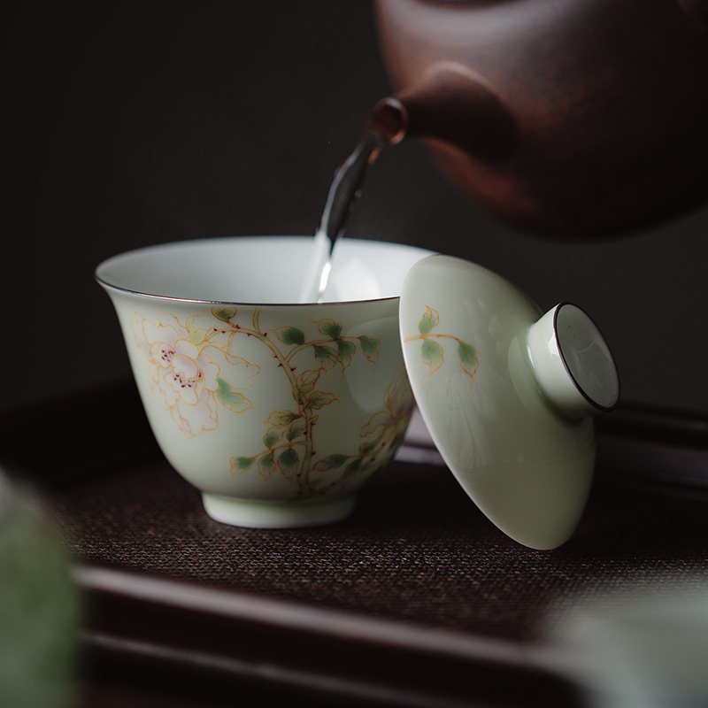 束刻盖碗釉下手绘牡丹描金140ml