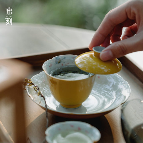 束刻釉下粉彩手绘彩蝶花口小盖碗1人小容量泡茶碗小清新单人茶具