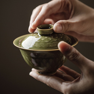 束刻新品越窑龙泉青瓷手工浮雕盖碗功夫茶具鱼鳞纹不烫手薄胎泡茶