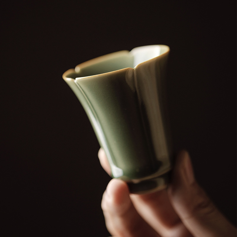 束刻新品越窑龙泉梅子青瓷悦心花口聚香杯闻香杯功夫茶杯品茗杯
