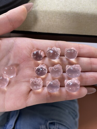 天然粉水晶KT猫雕刻件手工DIY手链项链车挂件钥匙扣配件饰品