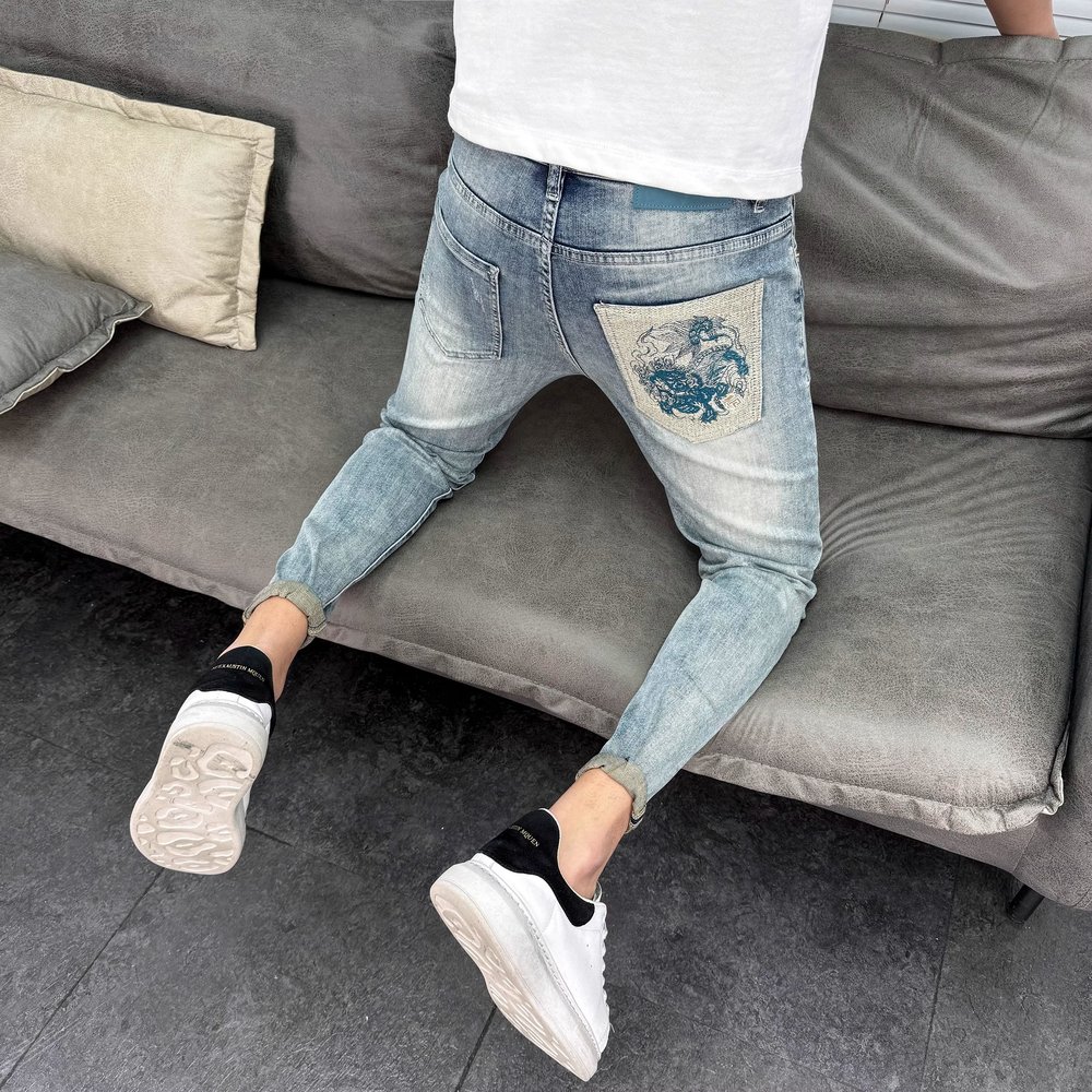 潮牌复古刺绣牛仔裤男秋季新款修身小脚九分裤高街破洞弹力男裤子