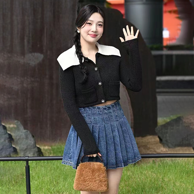 现货SP英伦风~秋冬海军风黑白撞色大翻领钻饰纽扣超短针织外套女