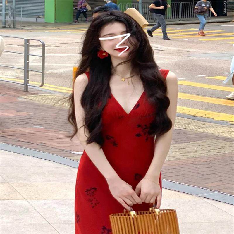 香港大码港风红色v领吊带碎花连衣裙子女夏2025新款风情万种长裙